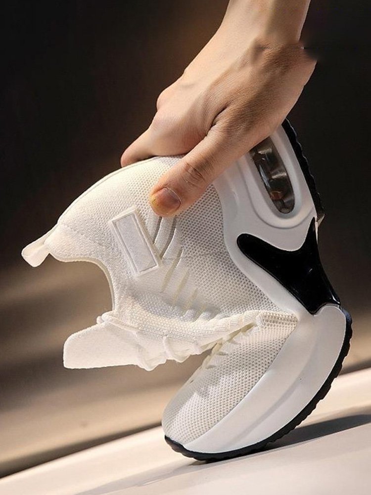 Shoes with air cushion and thick sole