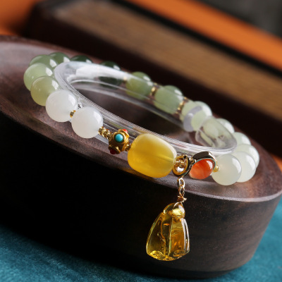 Gradient Hetian jade bracelet. With the longer wearing time, the jade becomes more moist and clear, and the luster like grease becomes more attractive.