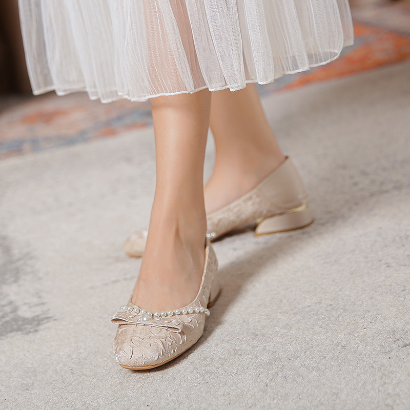 Round-toe pearl low heels