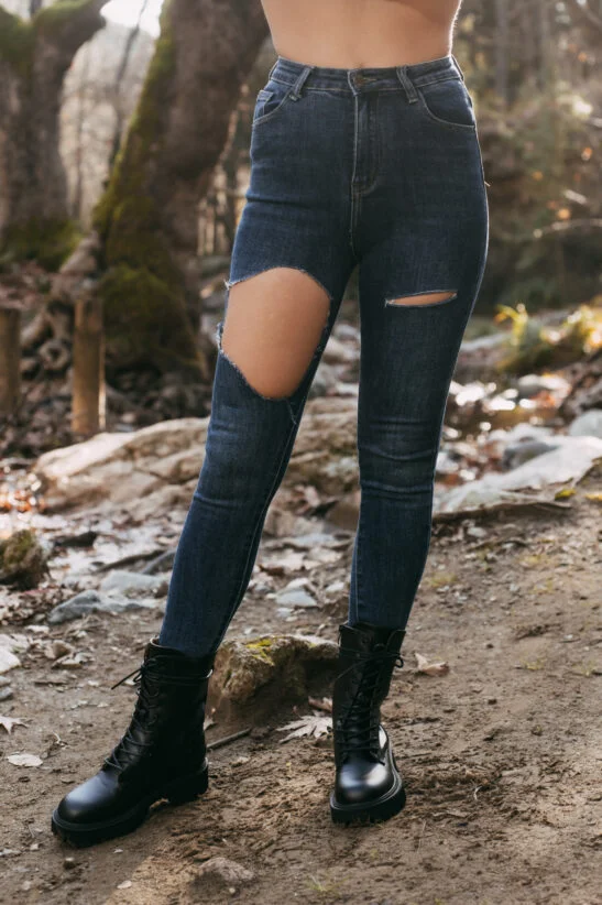 JEAN TROUSERS WITH RIP