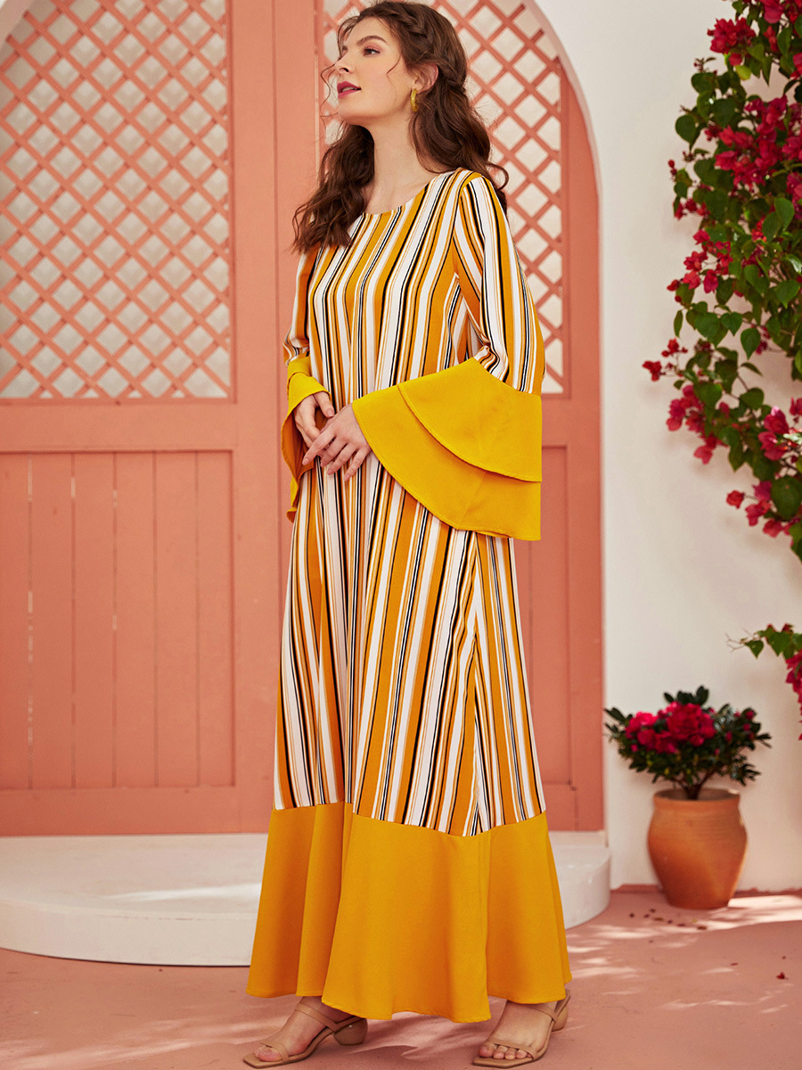 من المألوف وكريم حجم كبير فستان واسع الأكمام