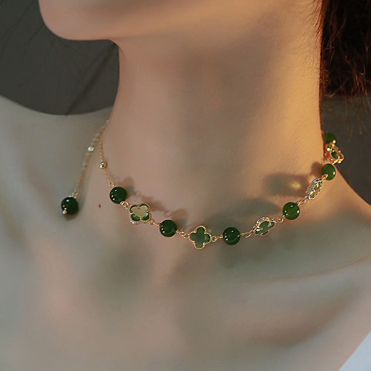 Prírodný zelený nefritový náhrdelník