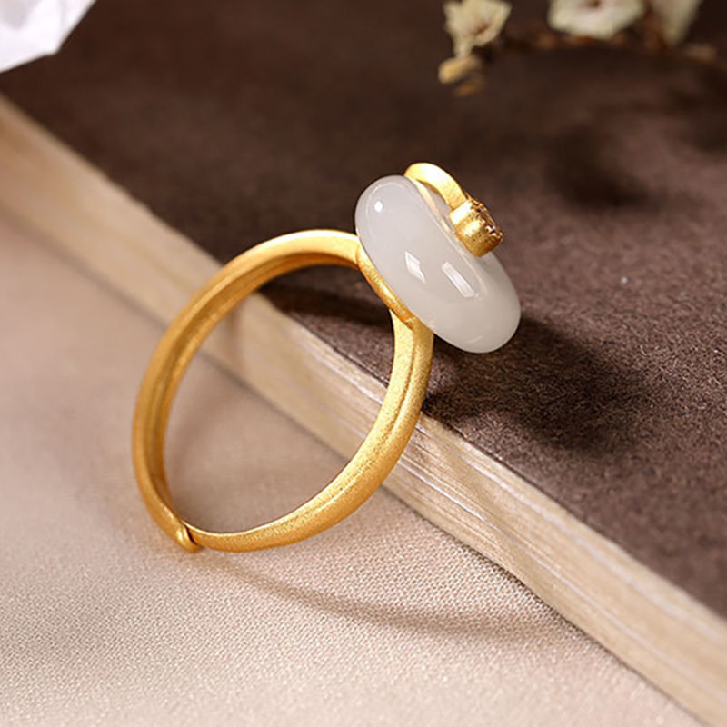 Naturalny pierścionek z jadeitu