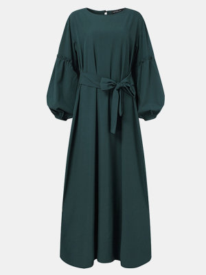 Jednofarebné moslimské šaty s pásom