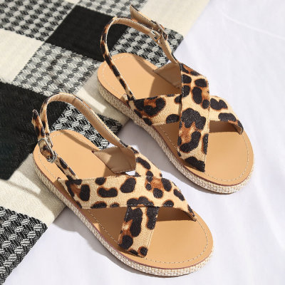 Dievčenské plážové sandále s leopardovou potlačou