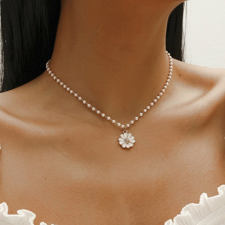Daisy Pendant Pearl Necklace