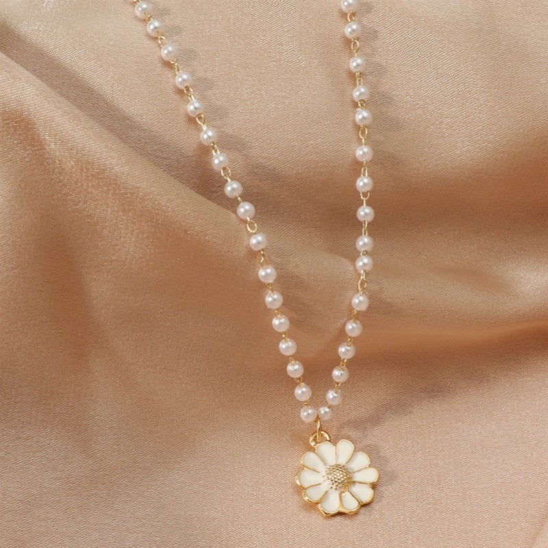 Daisy Pendant Pearl Necklace
