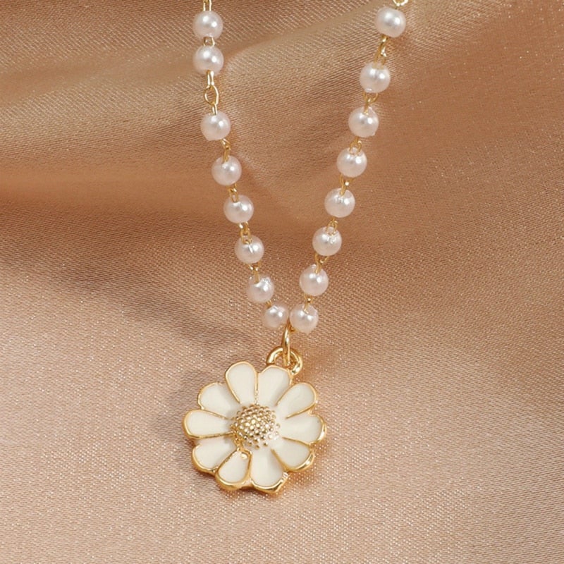 Daisy Pendant Pearl Necklace