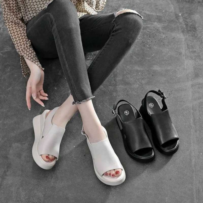 Pohodlné a elegantné sandále