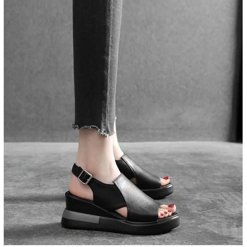 Pohodlné a elegantné sandále