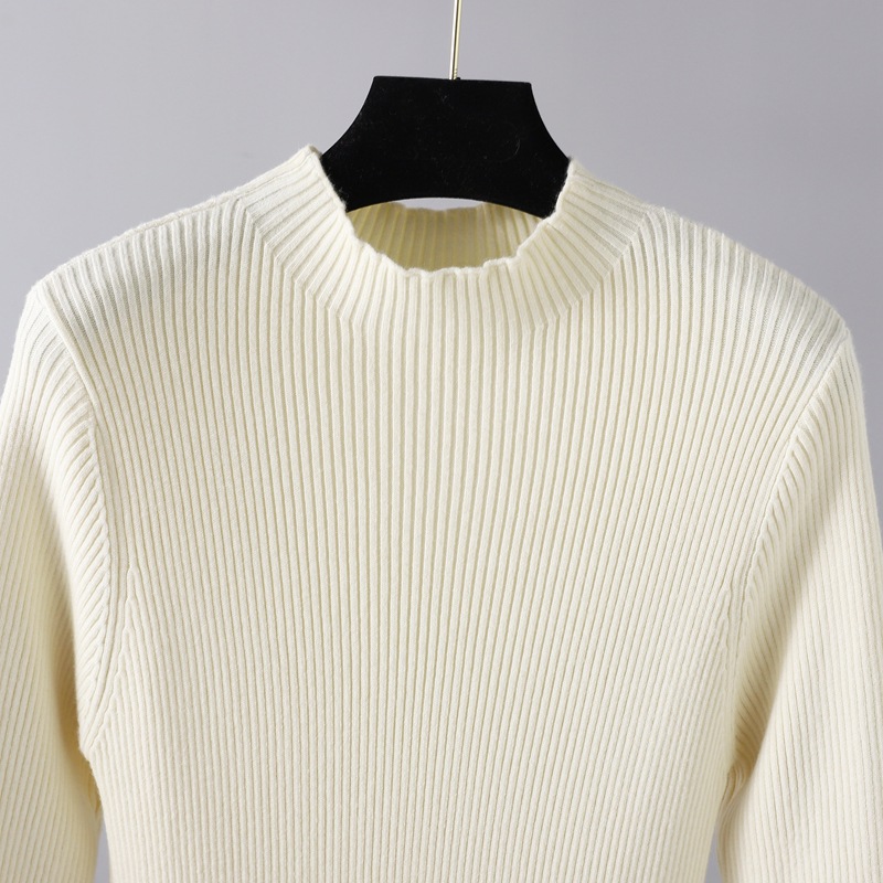 فستان محبوك بياقة مدورة