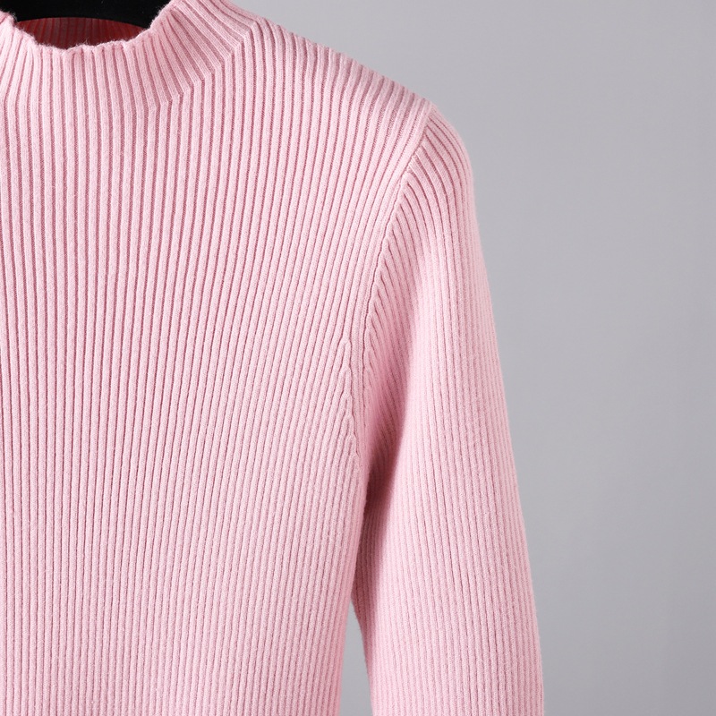 فستان محبوك بياقة مدورة