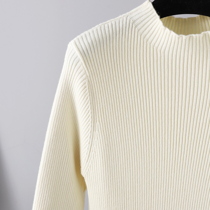 فستان محبوك بياقة مدورة