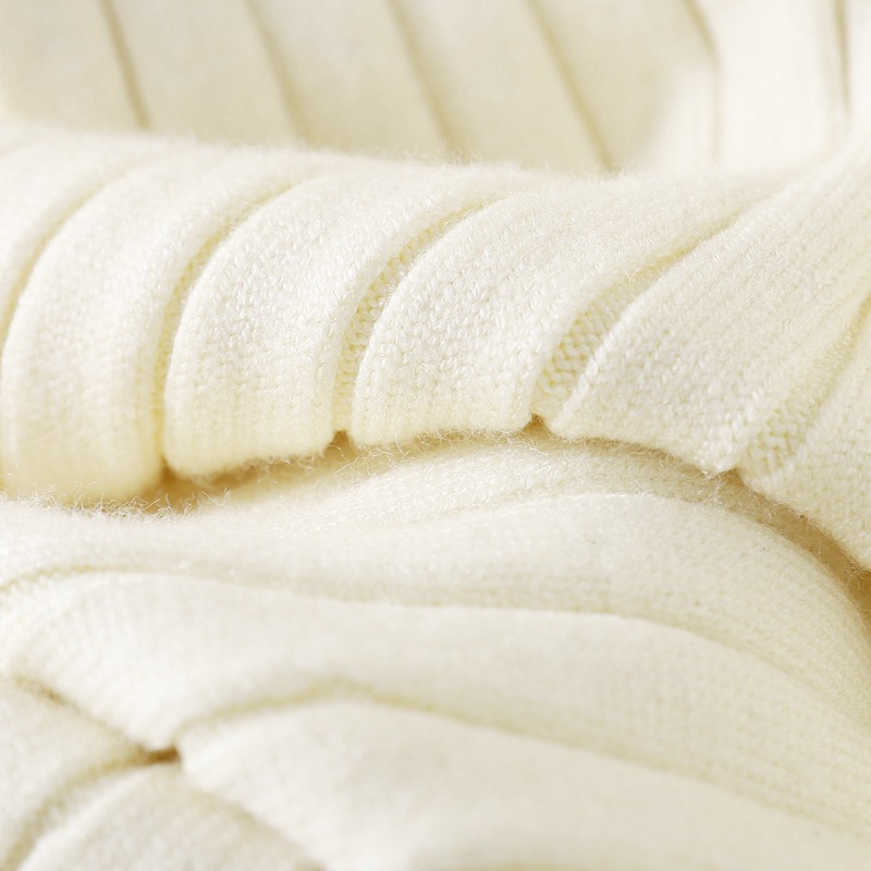 فستان محبوك بياقة مدورة