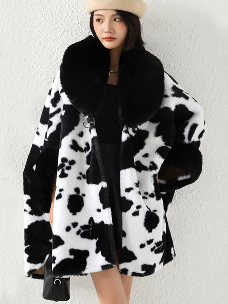 Płaszcz ze wzorem krowy