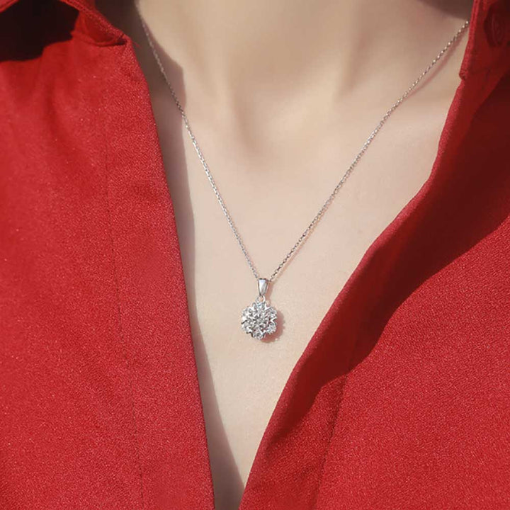 Round Shaped Cutting Moissanite Snow Flower Sterling Silver Necklace