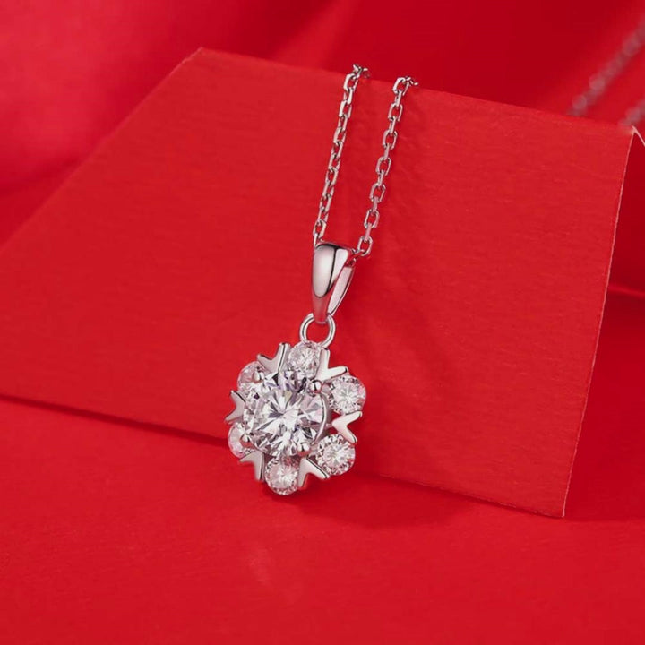 Round Shaped Cutting Moissanite Snow Flower Sterling Silver Necklace