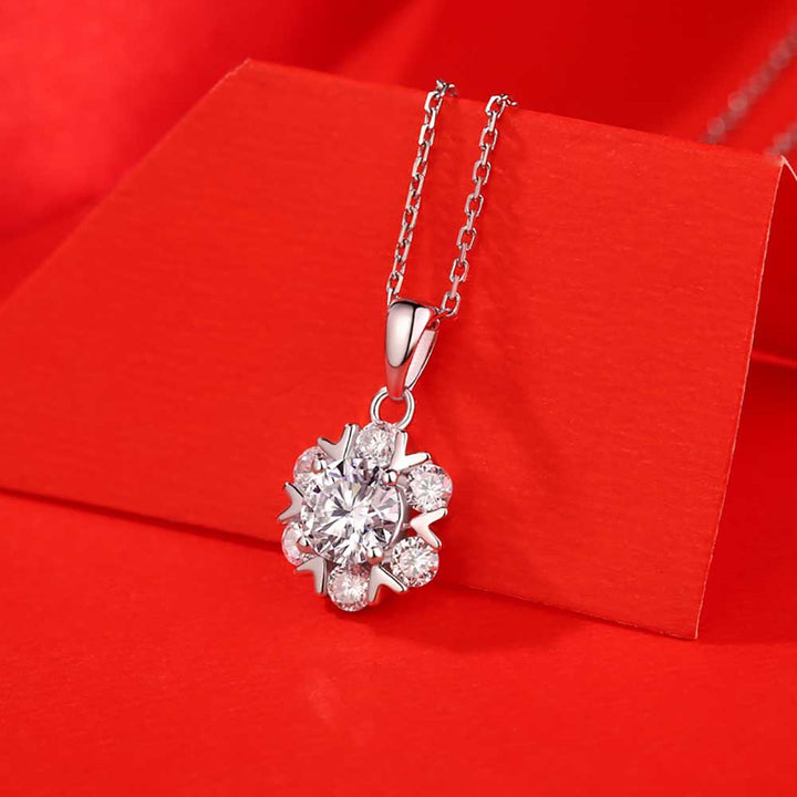 Round Shaped Cutting Moissanite Snow Flower Sterling Silver Necklace