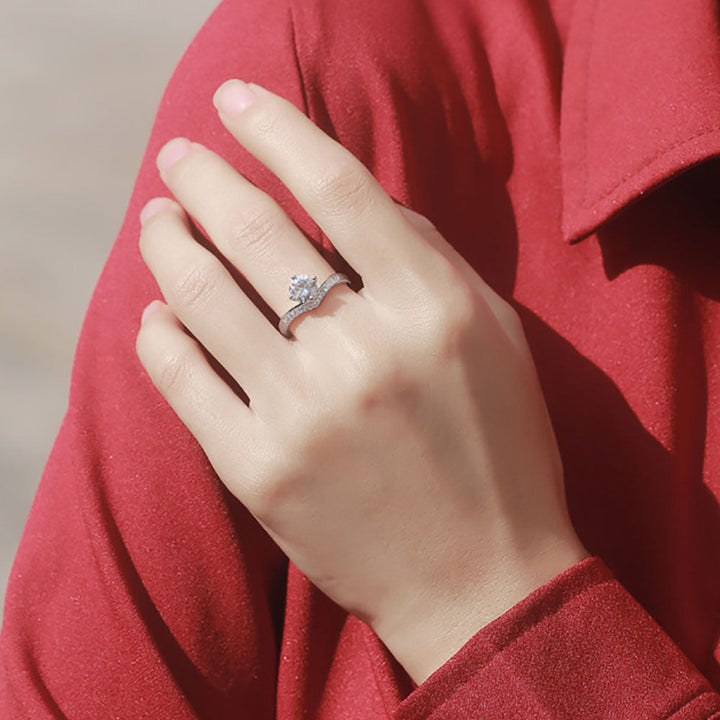 Round Shaped Cutting Moissanite Sterling Silver Open Ring