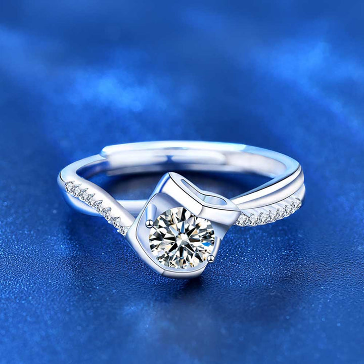 Round Shaped Cutting Moissanite Heart Inlaid Sterling Silver Opening Ring
