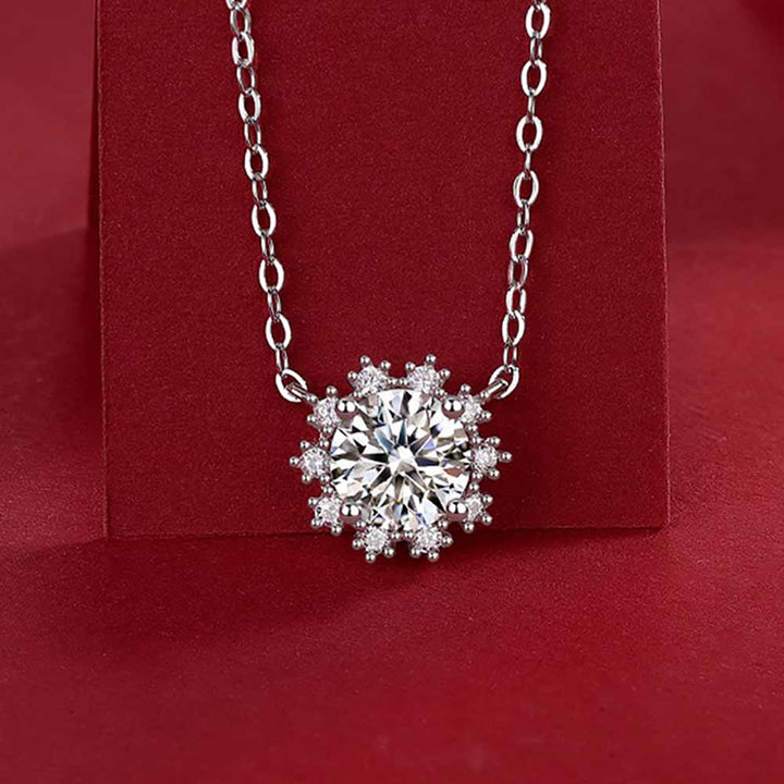 Round Shaped Cutting Moissanite Snow Flower Sterling Silver Necklace