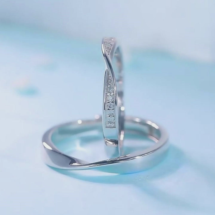 Round Shaped Cutting Moissanite Sterling Silver Mobius Open Ring