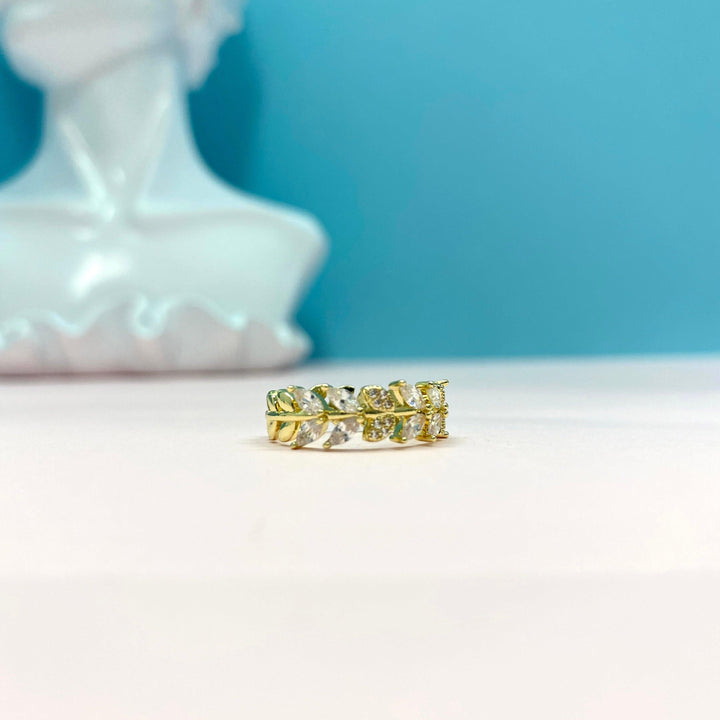 حلقة مفتوحة على شكل أوراق الشجر