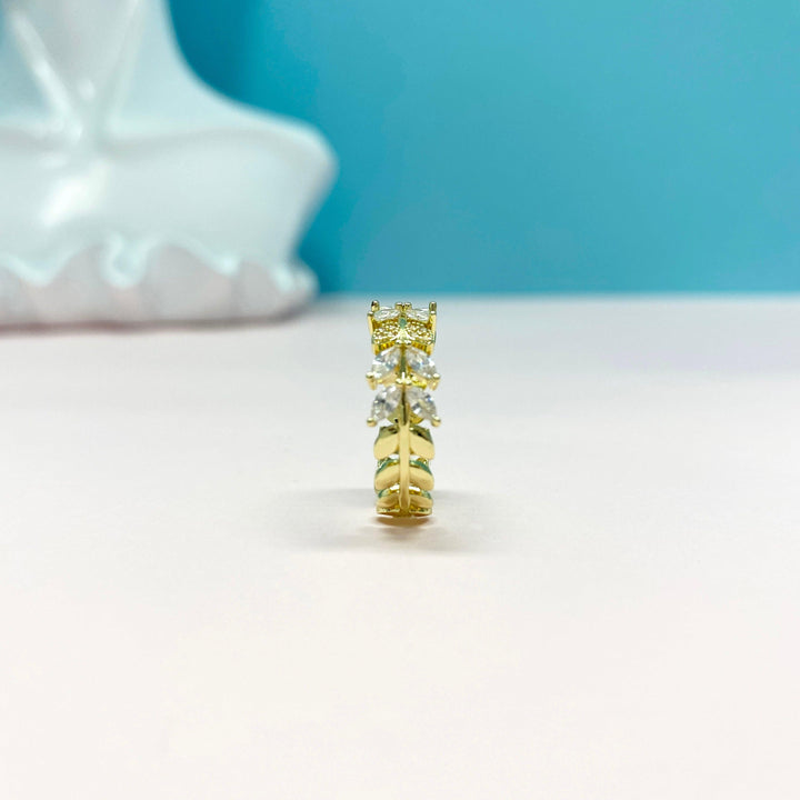 حلقة مفتوحة على شكل أوراق الشجر