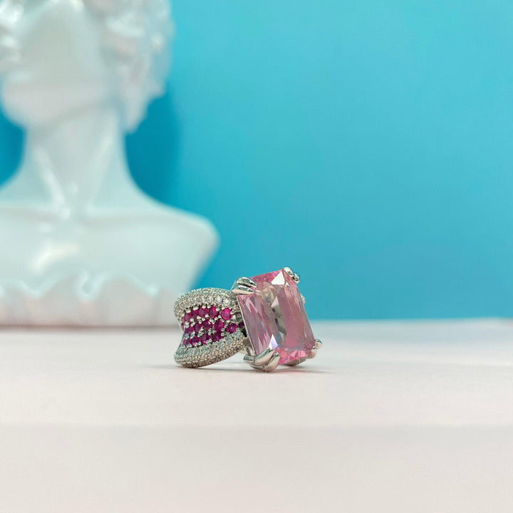 حلقة مفتوحة على شكل وردي مشع