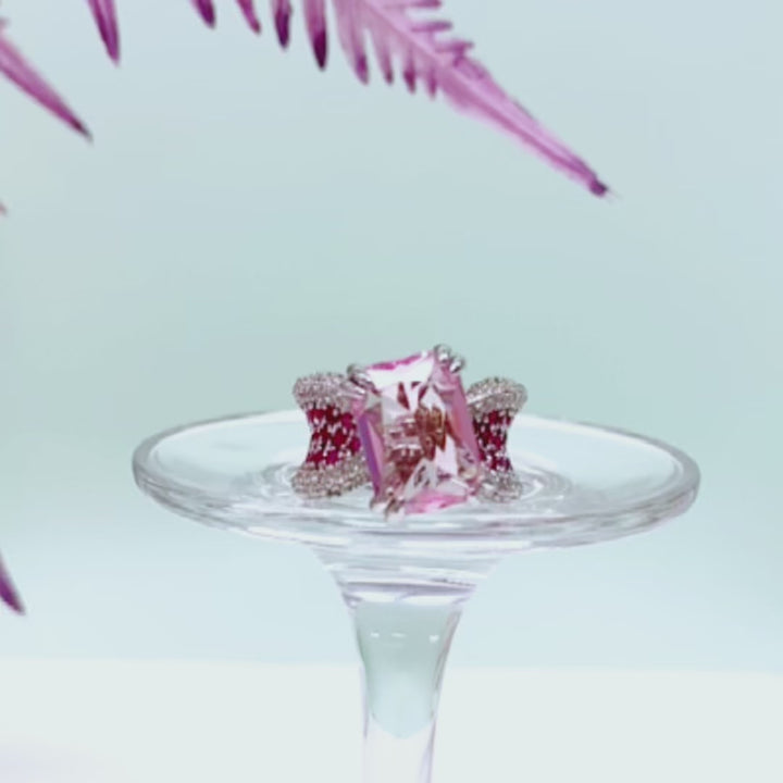 حلقة مفتوحة على شكل وردي مشع