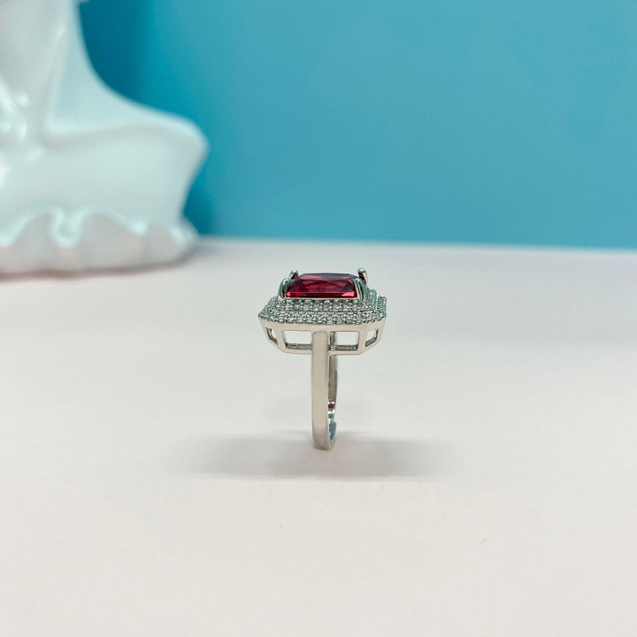 حلقة مفتوحة مشعة على شكل روبي