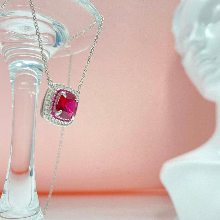 قلادات القطع على شكل وسادة حمراء روبي