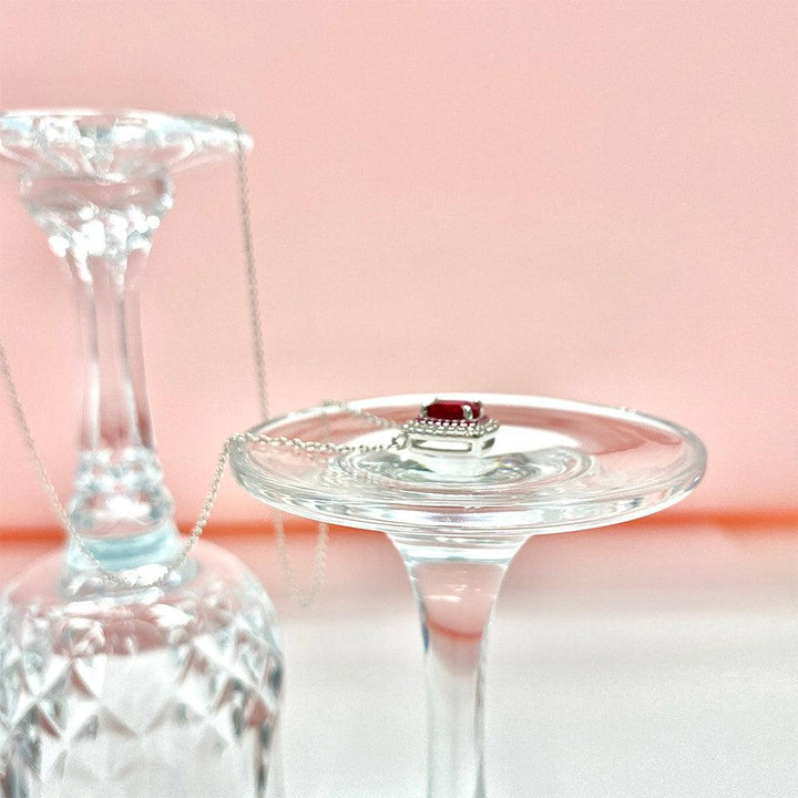 قلادات القطع على شكل وسادة حمراء روبي