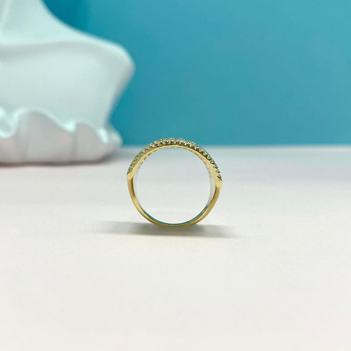 Band Design Hollowed Out Round Shaped Cutting Ring