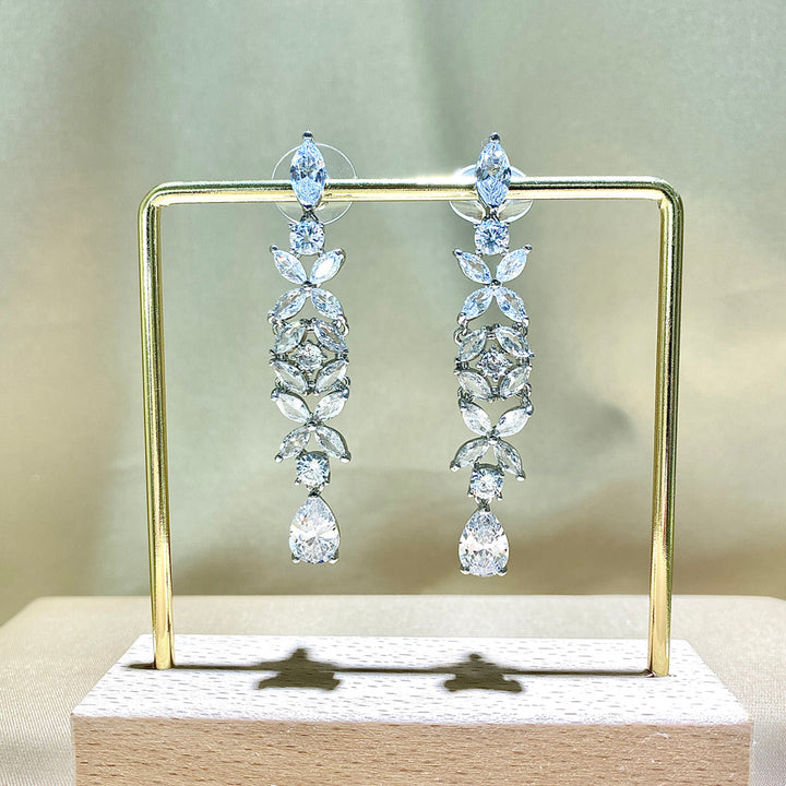 أقراط على شكل ورقة الكمثرى عنصر