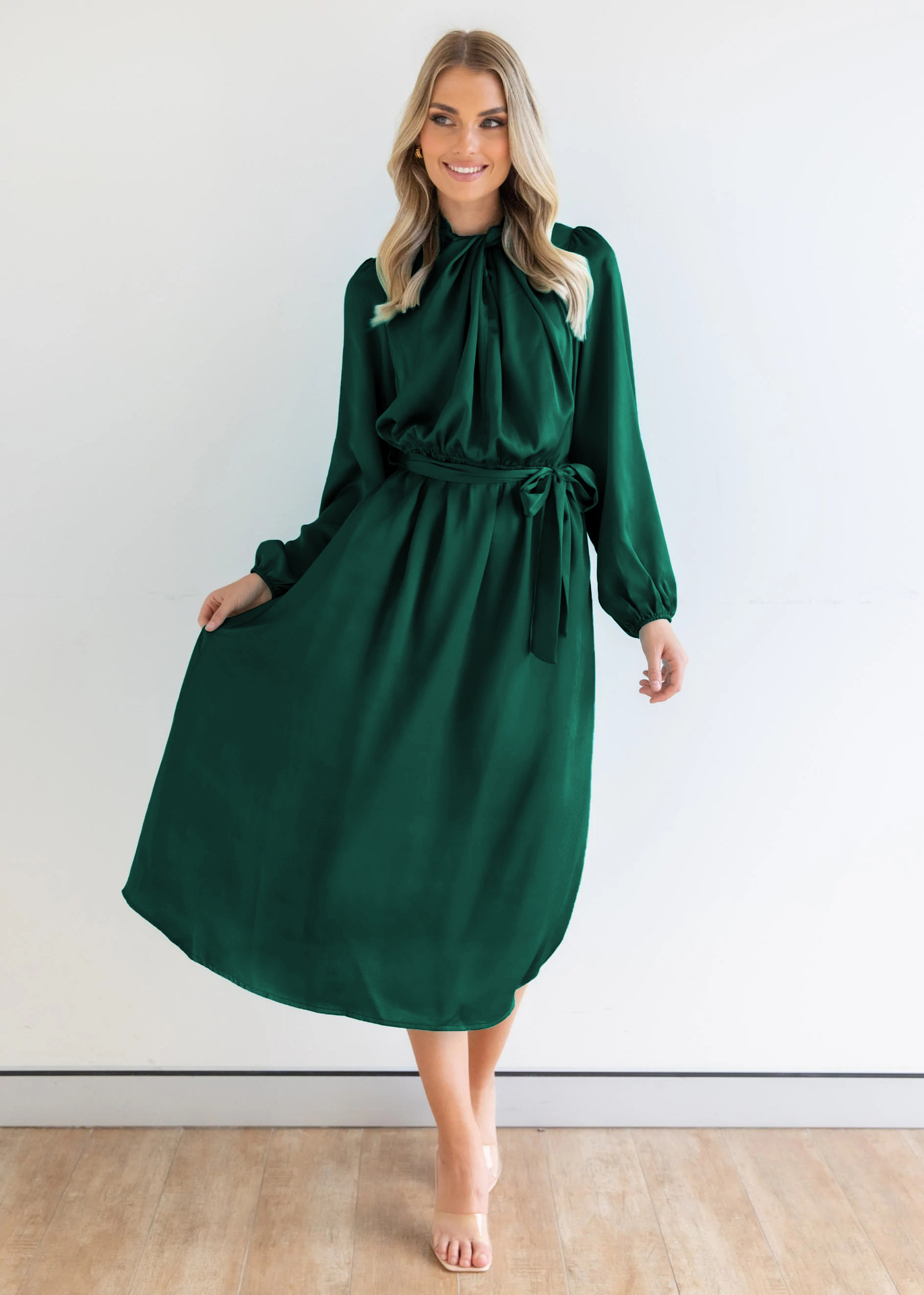 Elegant pullover strappy mid-length skirt