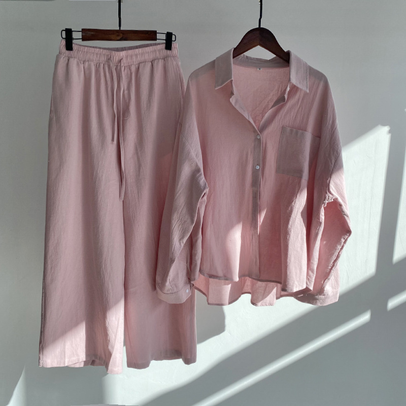 2-piece cotton and linen shirt set and high-waisted slacks