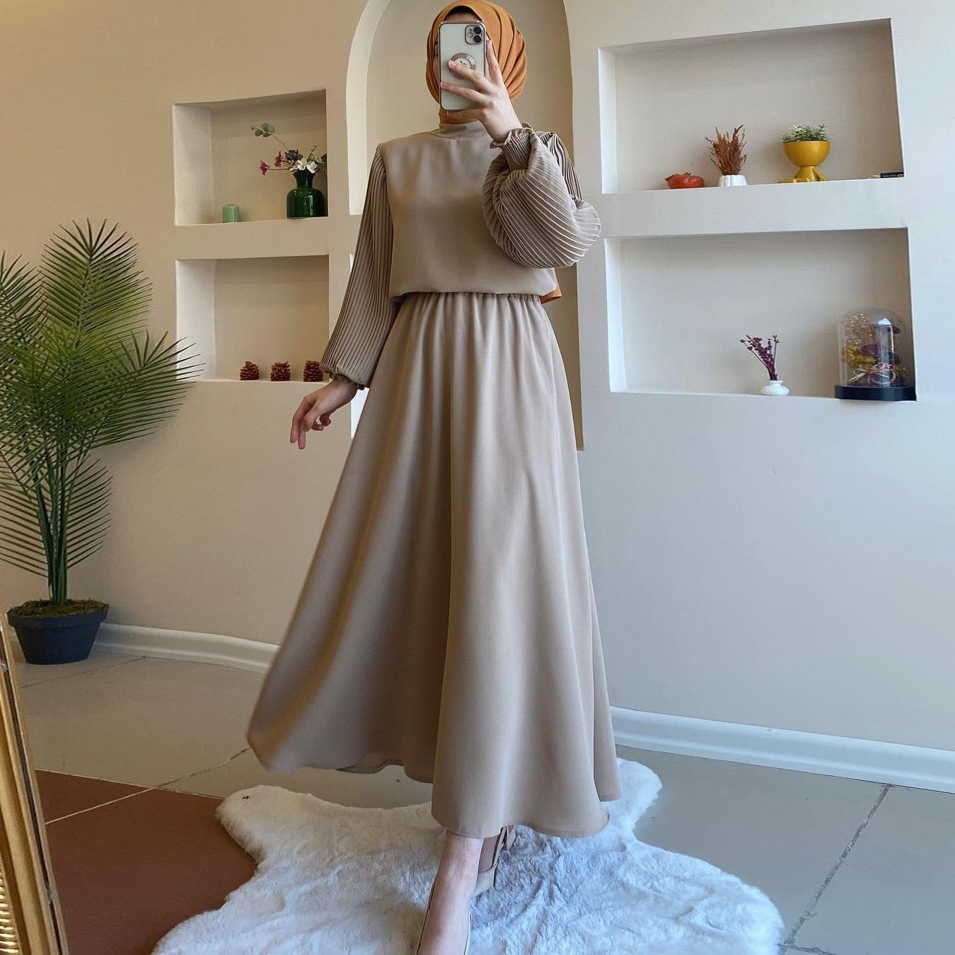 Robe plissée élégante à lacets