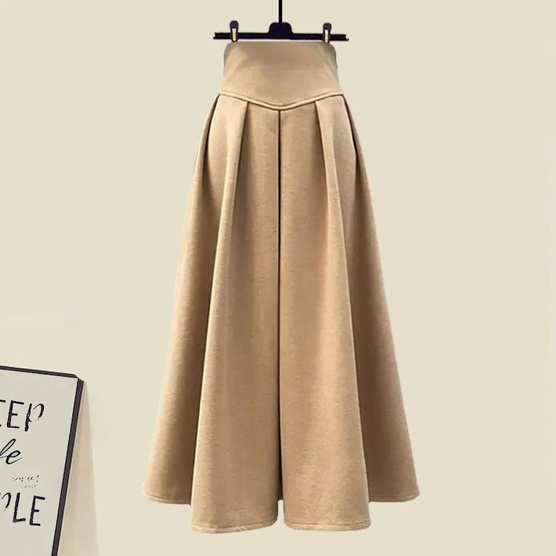 Large size slimming sweater + high waist skirt