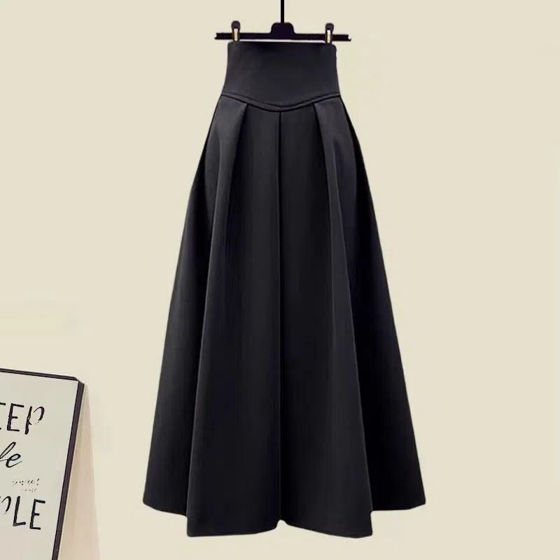 Large size slimming sweater + high waist skirt