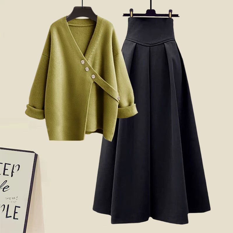 2023 New Elegant Irregular Sweater Half-body Skirt Two-piece Set