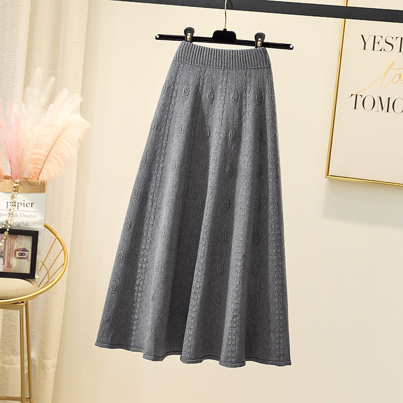 Solid color oval button knit midi skirt