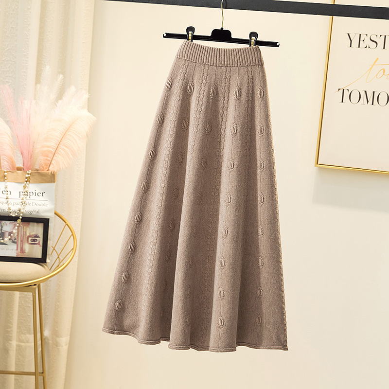 Solid color oval button knit midi skirt