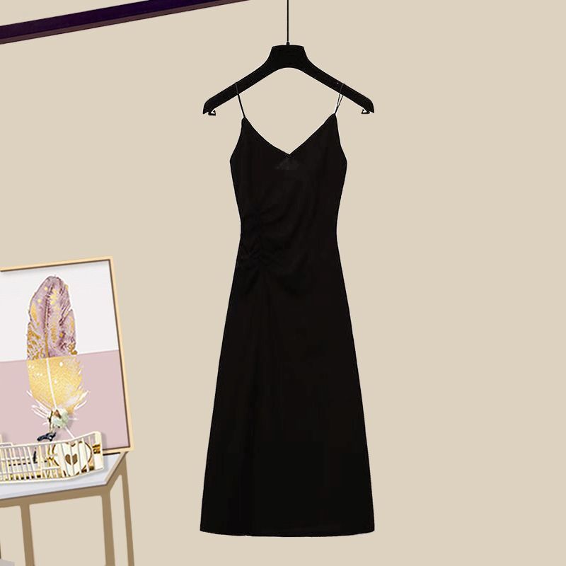 فستان زلق بياقة على شكل حرف V