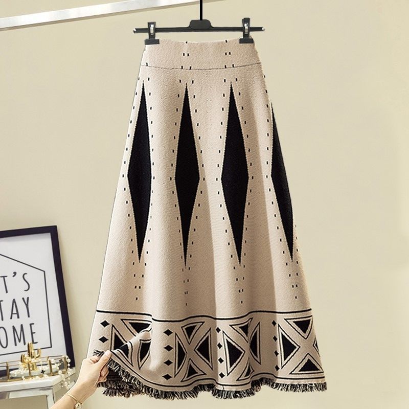 Geometric pattern skirt