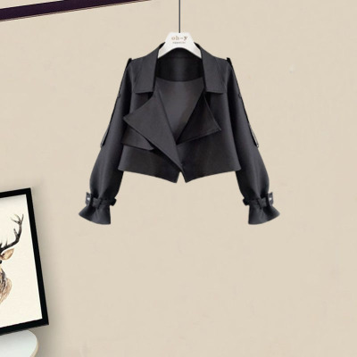 【top】Black V-neck short coat