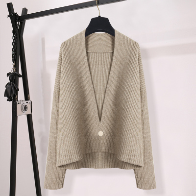 Loose one-button sweater