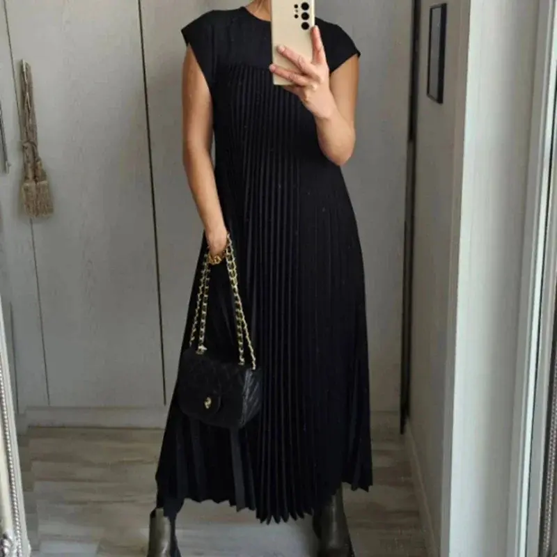 MONOCHROME PLEATED SLEEVELESS DRESS