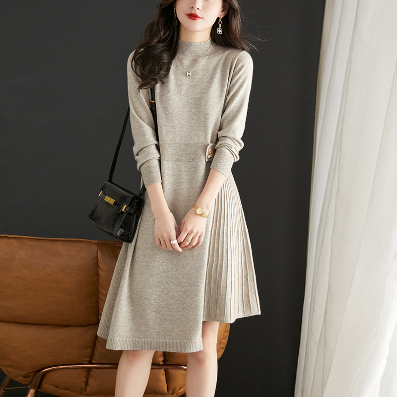 Half turtleneck knitted sweater dress