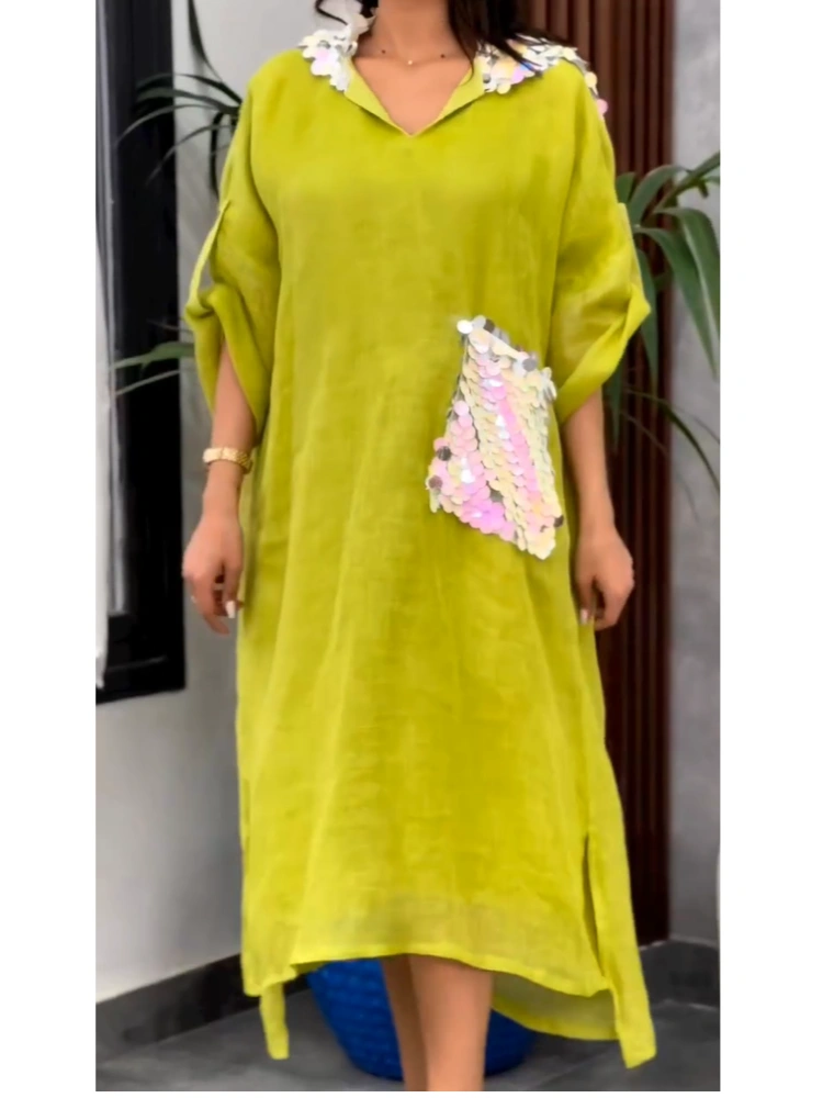 فستان من القطن والكتان بجيب بالترتر